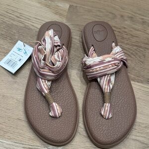Sanuk Women's Brown Sandals with Patterned Straps size 8 NWT